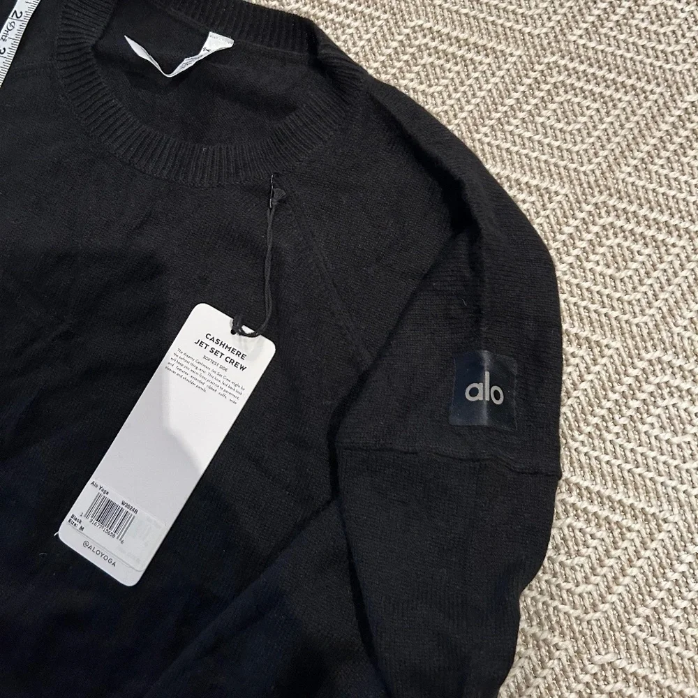 (NWT) ALO | Cashmere Jet Set Crew Sweater in Black, Size M - Picture 3 of 8